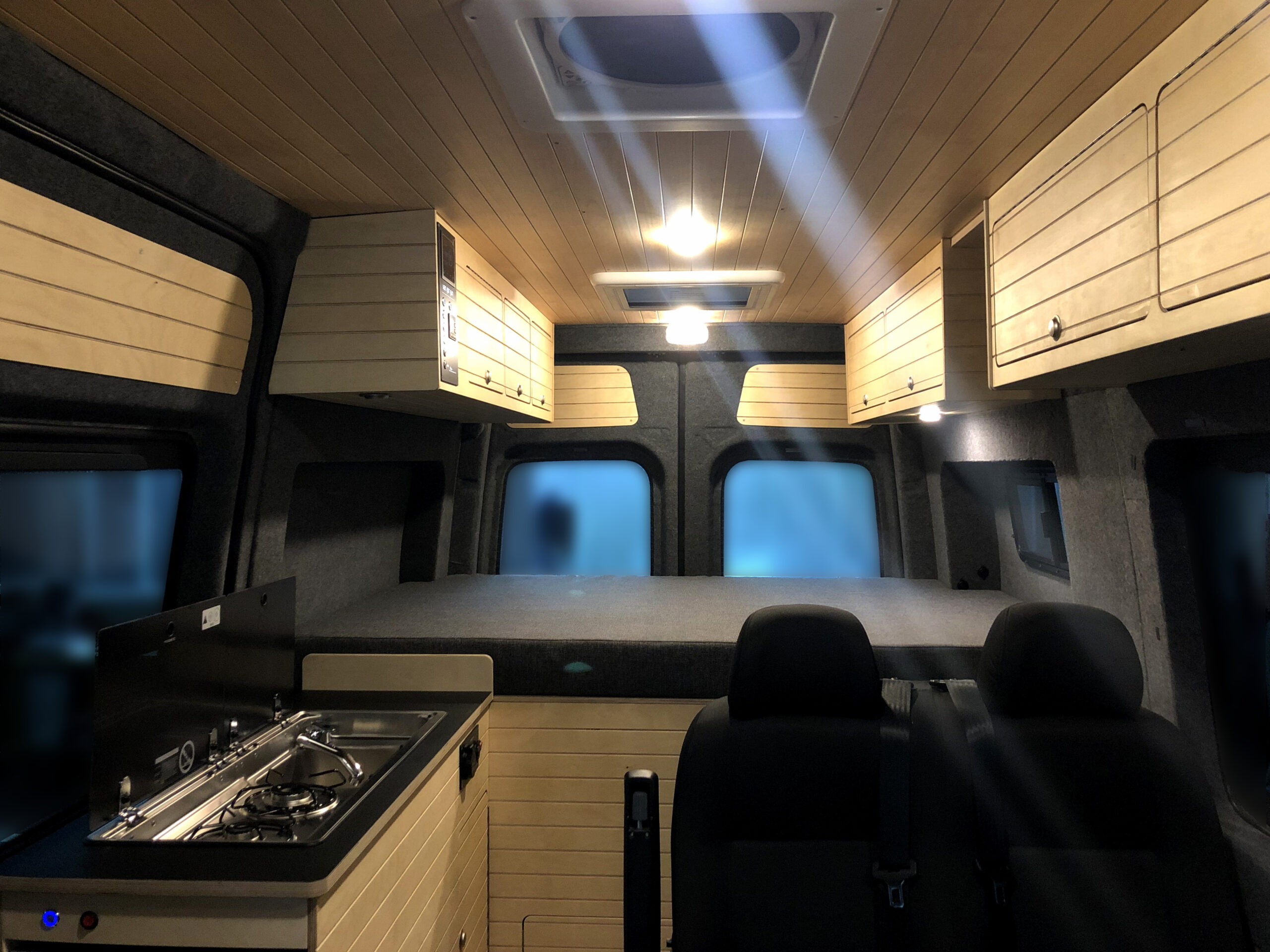 Küchenzeile im Camper-Ausbau